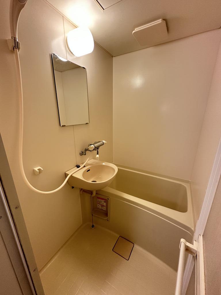 バス・シャワールーム　バストイレ別です。