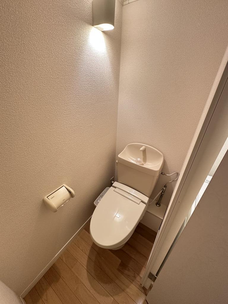 トイレ　温水洗浄便座完備