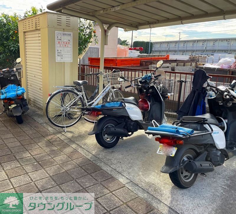 その他共有部分　屋根付き駐輪場完備