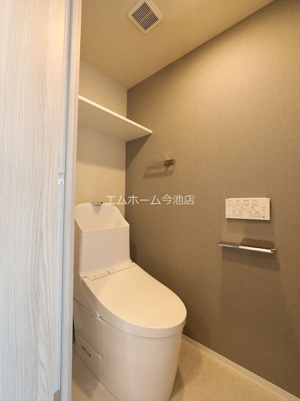 トイレ　温水洗浄便座付トイレ