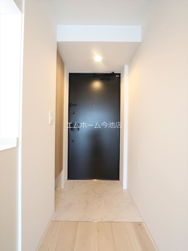 玄関　玄関（シューズボックス充実しています）