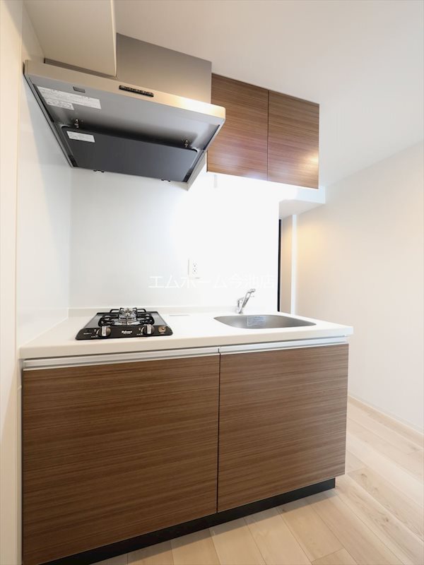 キッチン　システムキッチン（ガス２口コンロ付）