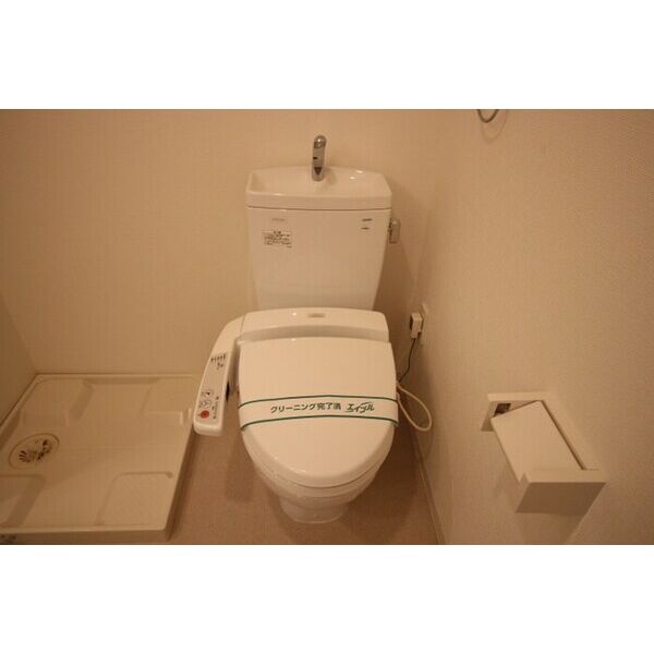 トイレ　※別室の参考写真の為、現況優先です。