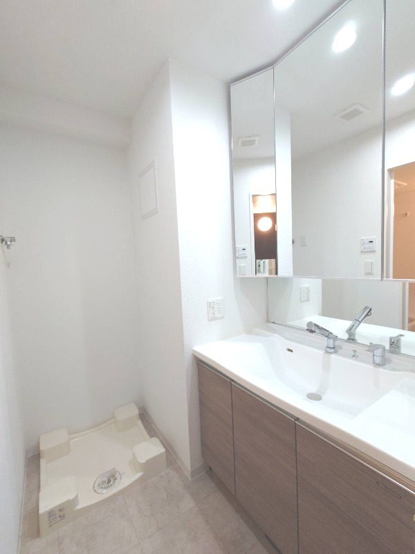 洗面設備　脱衣場兼洗面所