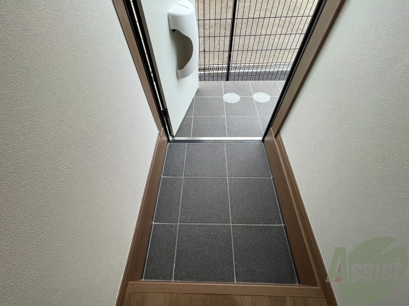 玄関　仕事から帰って迎えてくれるのはスタイリッシュな玄関です。