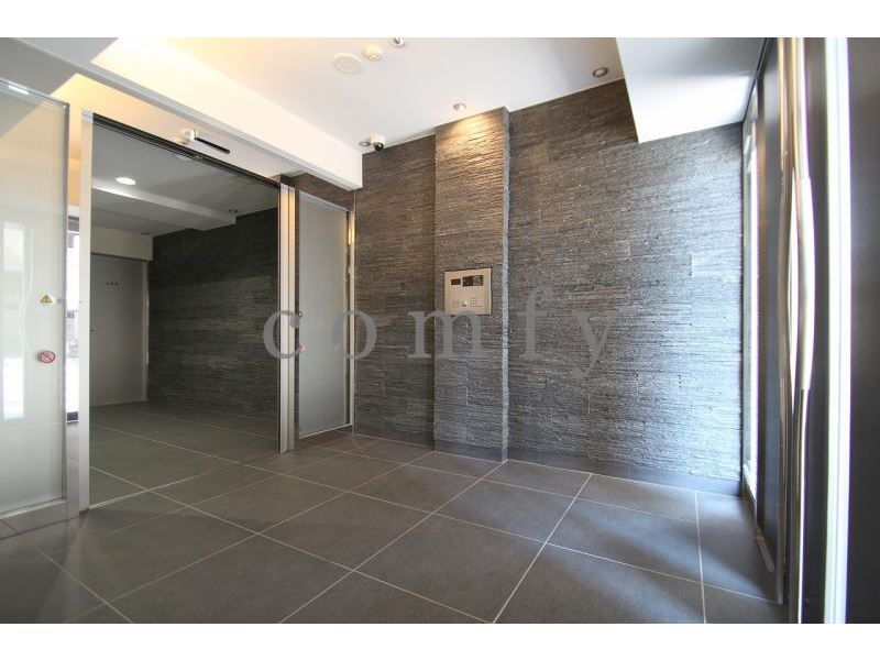 エントランス　オートロック完備・エントランス