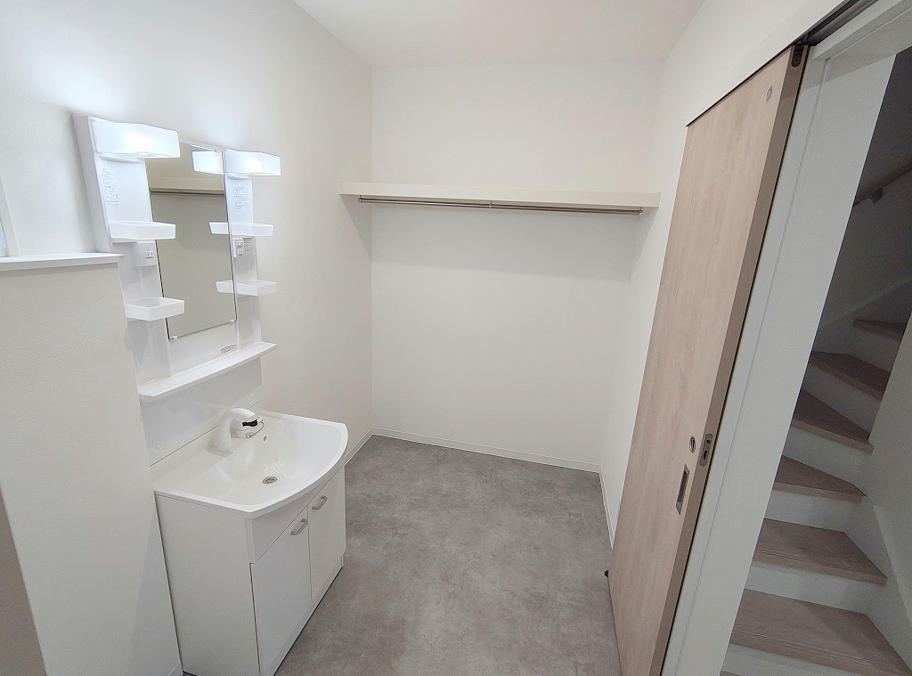 洗面設備　広い洗面所