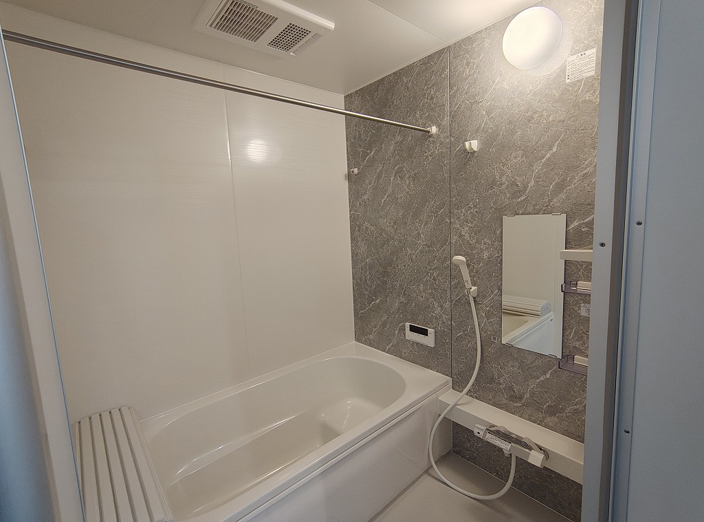 バス・シャワールーム　広いお風呂