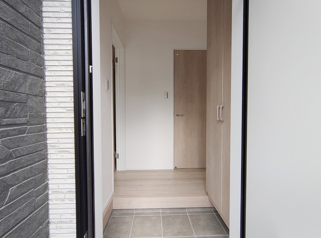 玄関　下駄箱あり