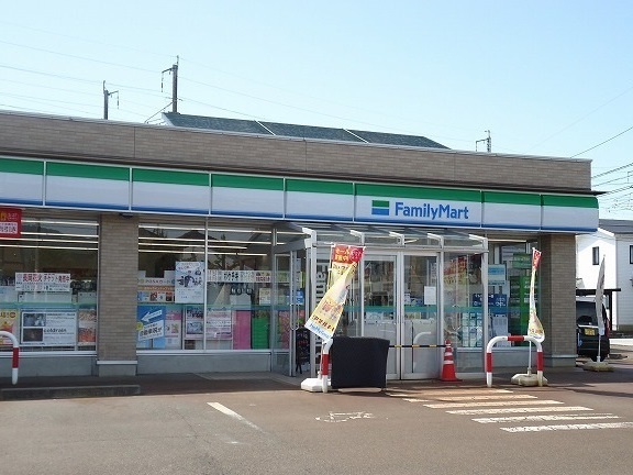 コンビニ　ファミリーマート長岡曙店（コンビニ）まで500m
