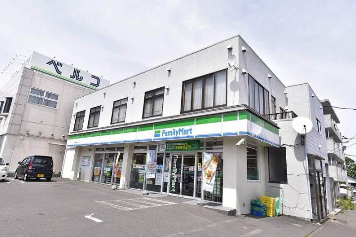 コンビニ　ファミリーマート（コンビニ）まで350m