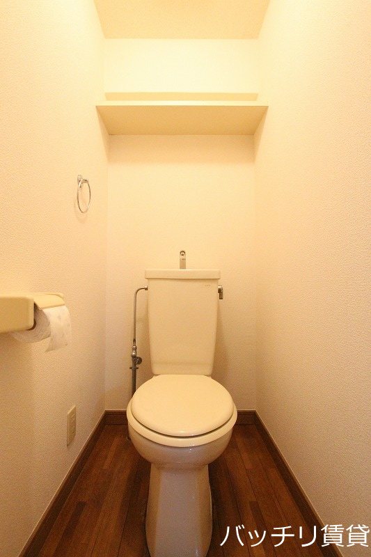 トイレ　画像は別号室タイプの為、現状を優先致します。