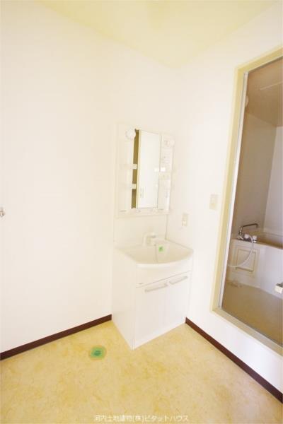 洗面設備　類似室内