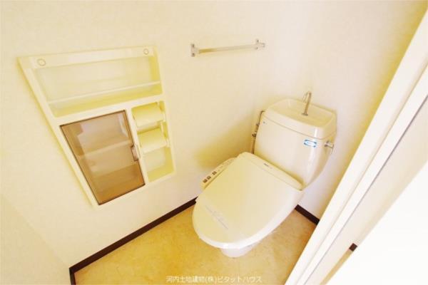 トイレ　類似室内