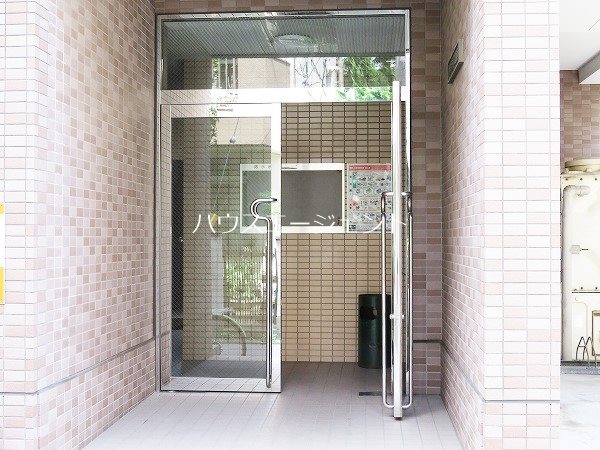エントランス　しっかりとしたエントランスです