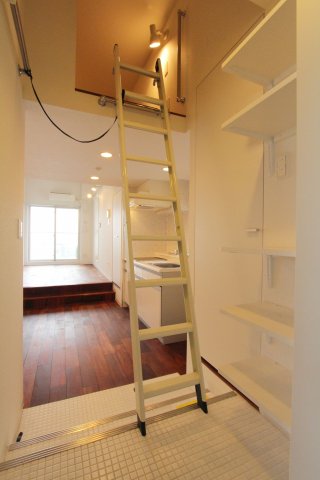 玄関　参考写真（同物件別部屋）