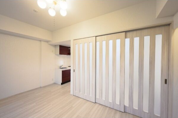 その他部屋・スペース　開放的な寝室です