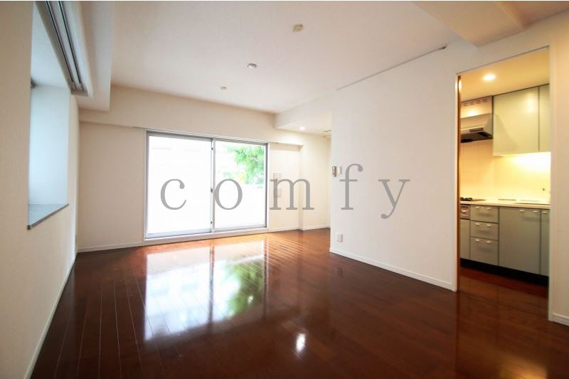 居室・リビング　高級感のあるフローリング