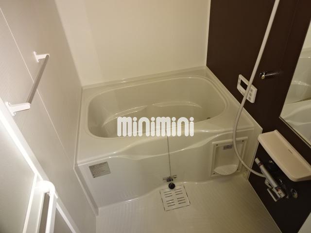 バス・シャワールーム　追焚き・浴室乾燥機付きのお風呂です。