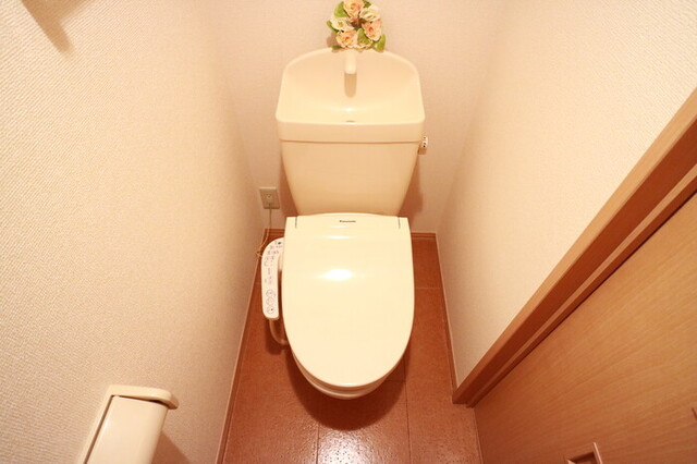 トイレ　温水洗浄暖房便座