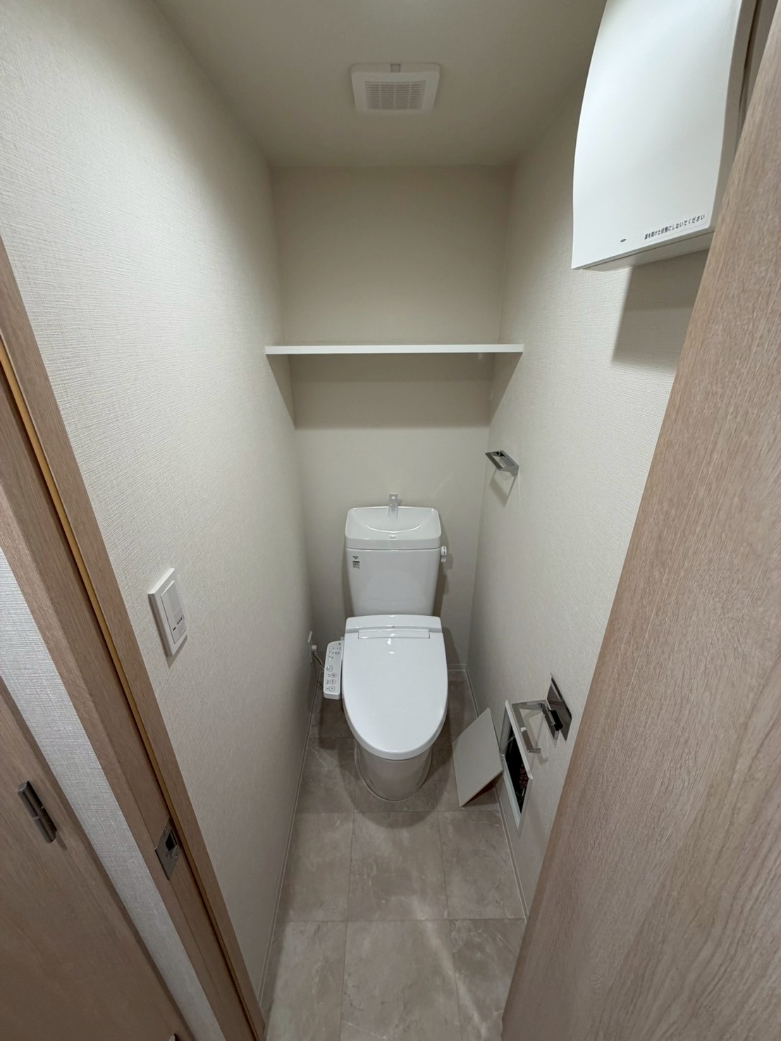 トイレ　温水洗浄便座