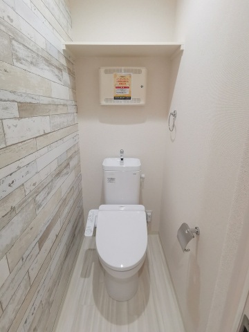 トイレ　温水洗浄暖房便座付き