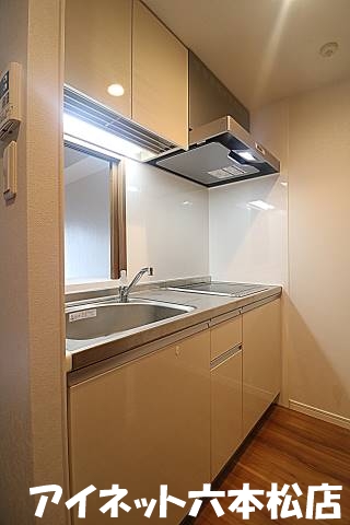 キッチン　キッチンスペースたっぷりです。