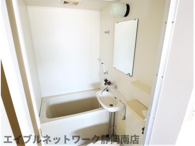 バス・シャワールーム　お風呂です