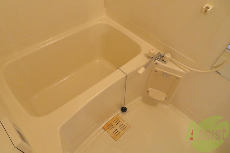 バス・シャワールーム　こちらはお風呂。一日の疲れをここで癒してください。