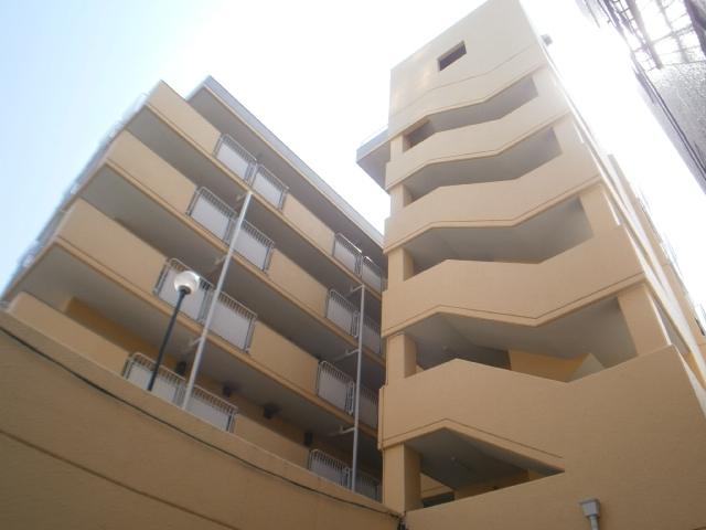 建物外観　エレベーター付のマンションです