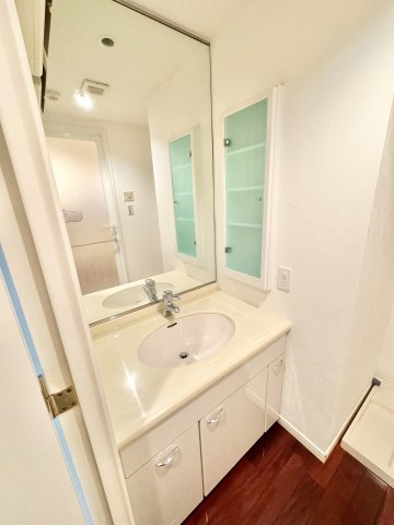 洗面設備　コンパクトで使いやすい洗面所