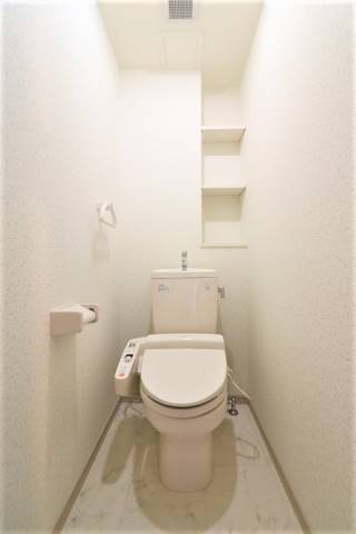 トイレ　温水洗浄便座完備