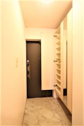 玄関　玄関収納もしっかりと