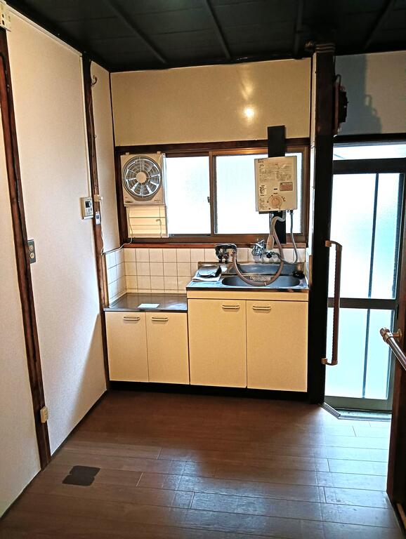 南津の辺町貸家のキッチン写真