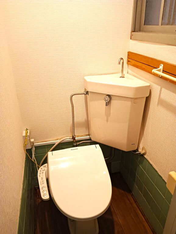 南津の辺町貸家のトイレ写真