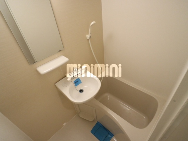 バス・シャワールーム　浴室乾燥機付きの浴室です