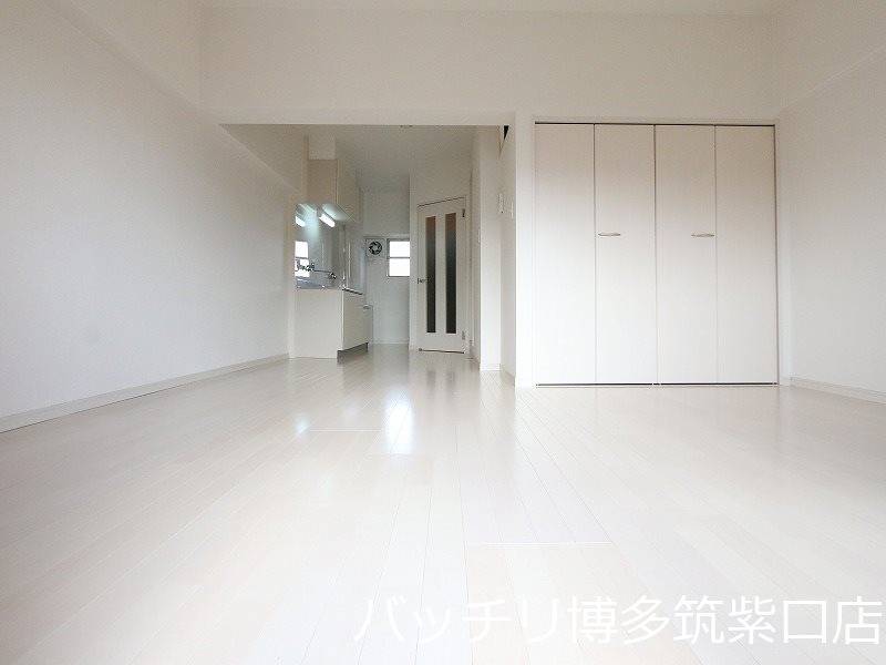 居室・リビング　別号室タイプの為、現状を優先いたします