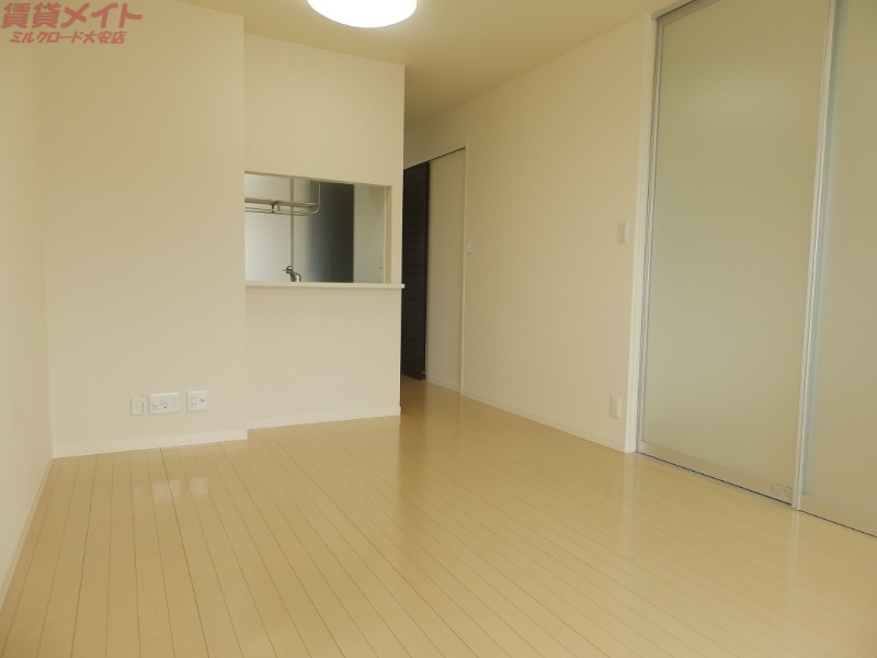 居室・リビング　別部屋参考写真です