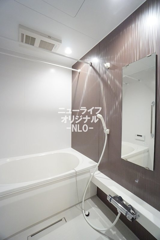 バス・シャワールーム　追焚機能はもちろん浴室乾燥機付きです☆