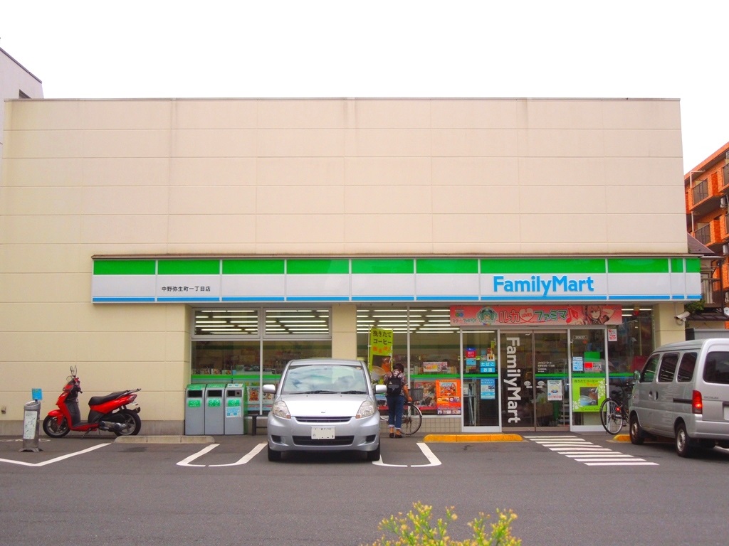 コンビニ　ファミリーマート中野弥生町一丁目店（コンビニ）まで379m
