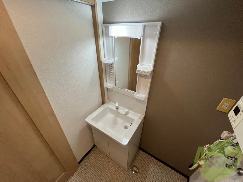 洗面設備　シャンプードレッサー。身支度はここでばっちりですね。