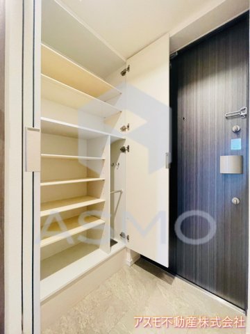 玄関　同マンション別部屋　参考写真