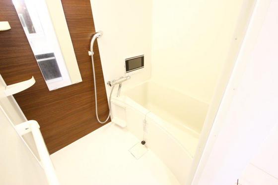 バス・シャワールーム　※別部屋の写真です