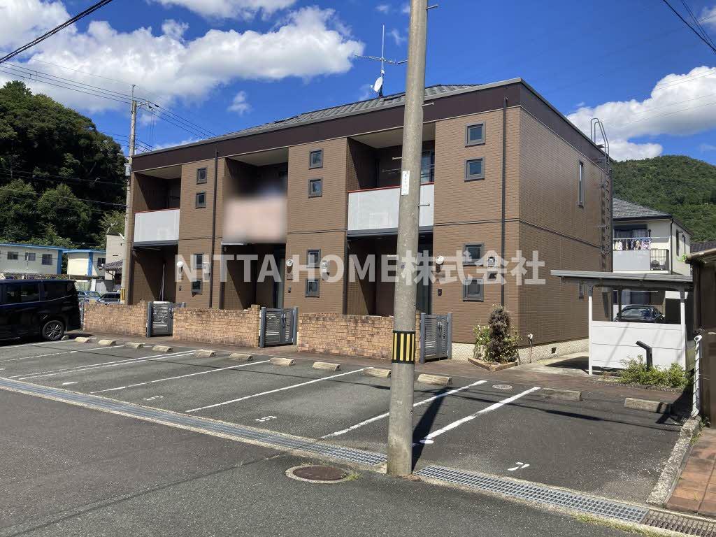 建物外観　駐車場２台無料◎エアコン２台付きです◇外部物置もあります＊