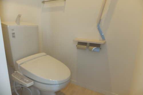 トイレ　温水洗浄便座