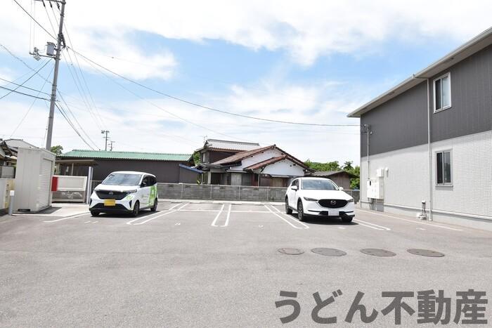 駐車場　うどん県のお部屋探しはうどん不動産へ うどんちゃんとLINE