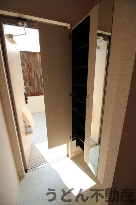 玄関　うどん県のお部屋探しはうどん不動産へ うどんちゃんとLINE