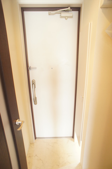 玄関　玄関には大きな下駄箱があるので、いつでもスッキリ片付きます！