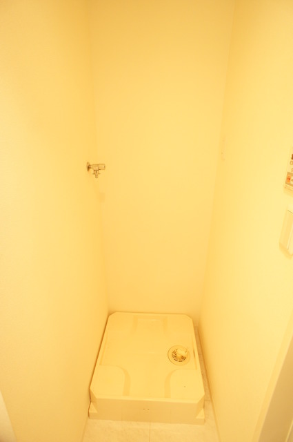 その他　雨の日でもお洗濯ができて安心の室内洗濯機置場付です！