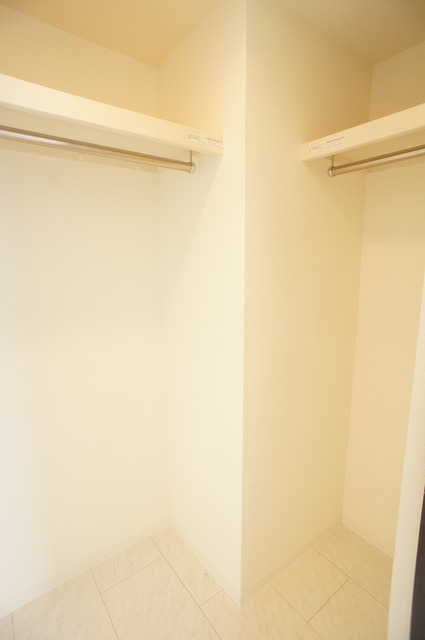 収納　ウォークインクローゼット収納！室内を広くご活用いただけます！